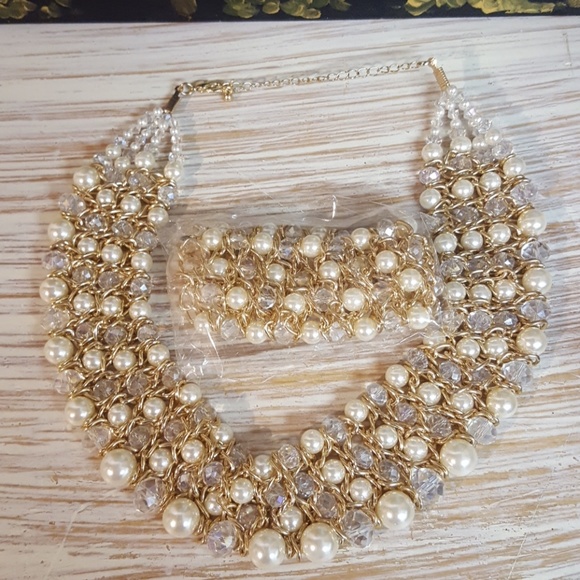 Jewelry - Beautiful Necklace and Bracelt Set